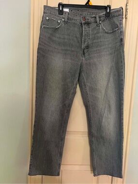 GAP cheeky straight high rise jeans - cropped. Grey